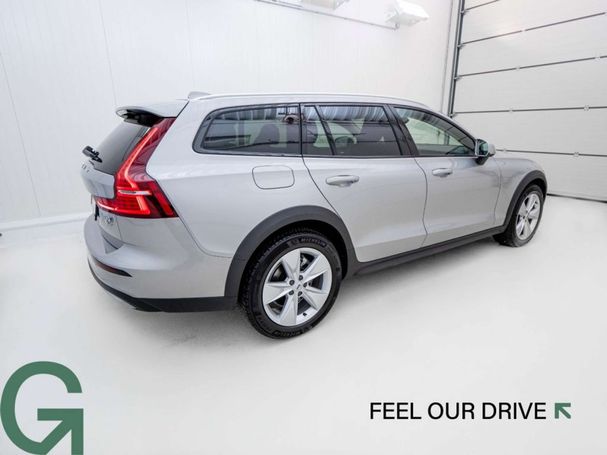 Volvo V60 Cross Country AWD B4 145 kW image number 2