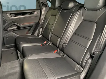 Car image 29