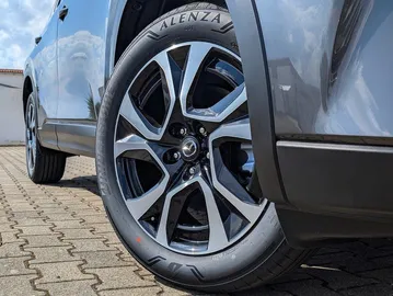 Car image 26