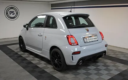 Car image 4