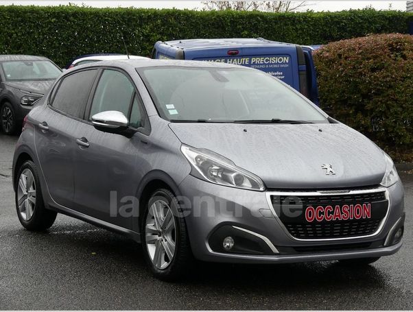 Peugeot 208 PureTech 82 Signature 61 kW image number 2