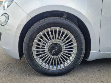 Car image 40