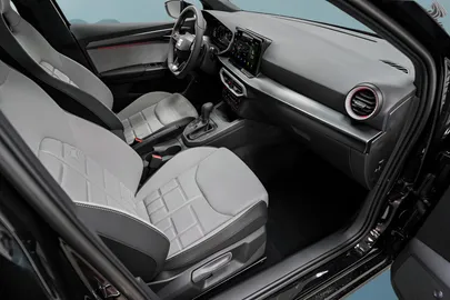 Car image 17