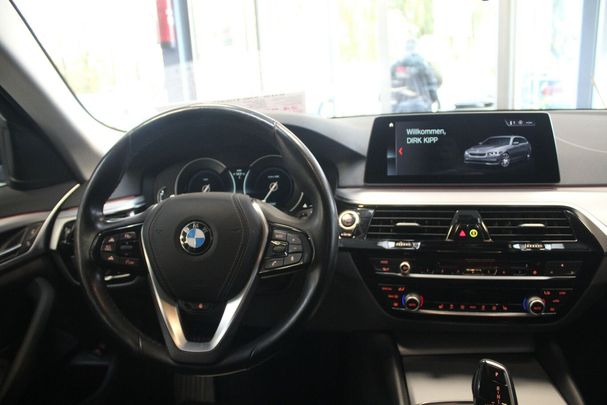 BMW 530i Touring xDrive 185 kW image number 14