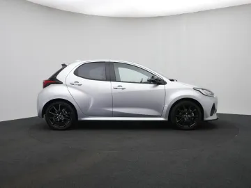 Car image 4