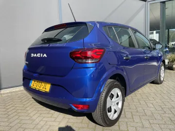 Car image 5