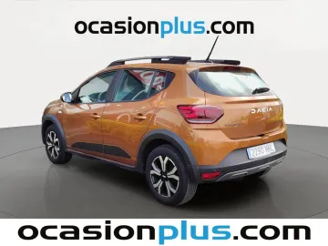 Car image 4