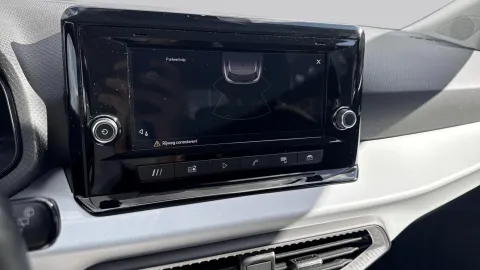 Car image 26