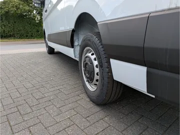 Car image 29