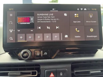 Car image 27