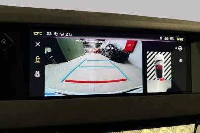 Car image 28