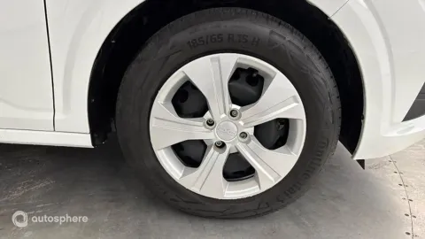 Car image 20