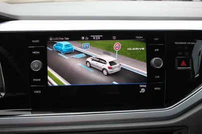 Car image 18