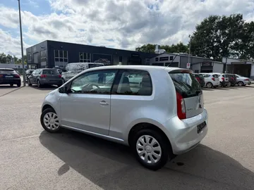 Car image 32