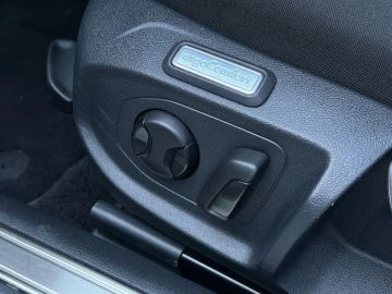 Car image 32