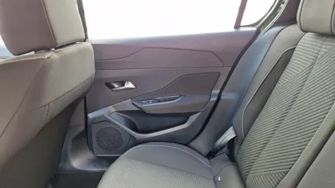 Car image 32