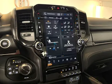 Car image 26
