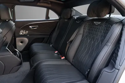 Car image 25