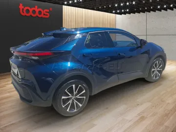 Car image 2