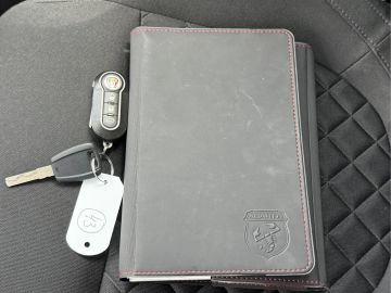Car image 28