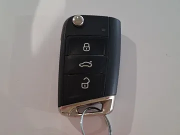Car image 30