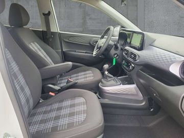 Car image 10