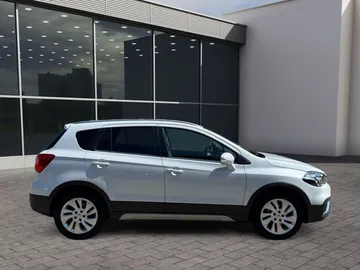 Car image 4