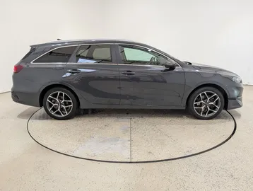 Car image 35