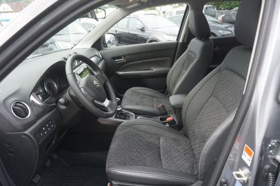 Car image 10