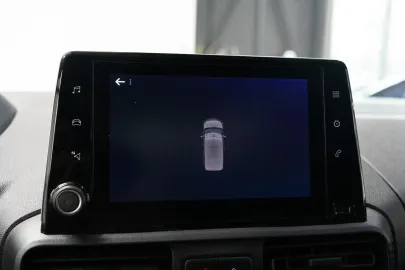 Car image 35