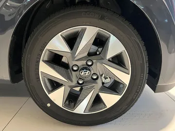 Car image 25