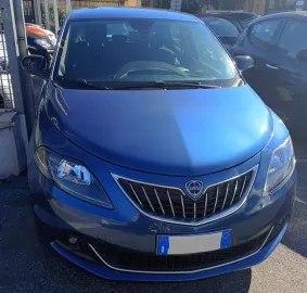 Car image 3