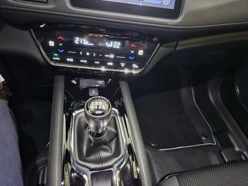 Car image 30