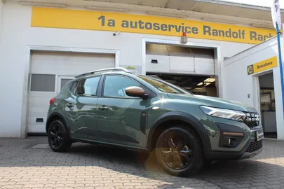 Car image 2