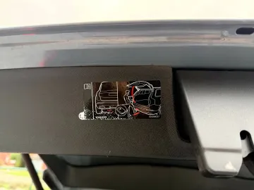Car image 36