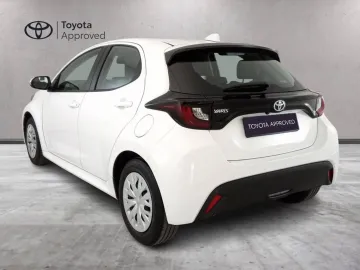 Car image 4
