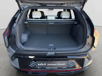 Car image 32