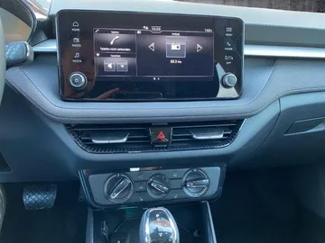 Car image 24