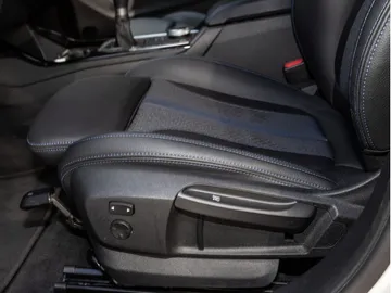 Car image 28