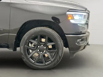 Car image 38