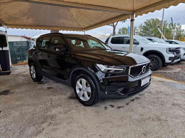 Volvo XC40 T2 Momentum 95 kW image number 2