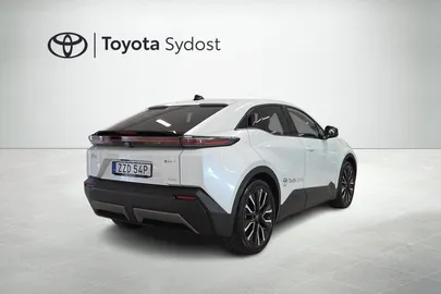 Car image 3