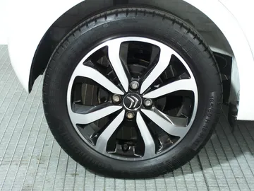 Car image 21