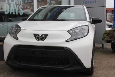 Car image 10