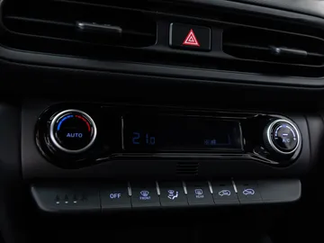 Car image 34