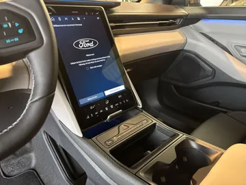 Car image 25