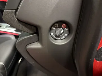 Car image 27