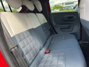 Car image 25