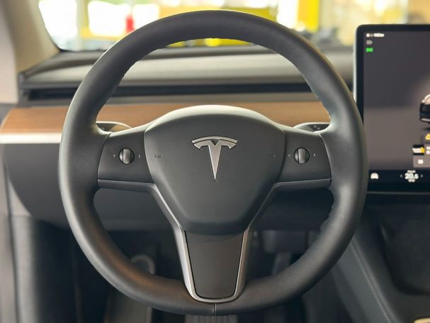 Tesla Model Y Long Range AWD 378 kW image number 16