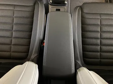 Car image 38